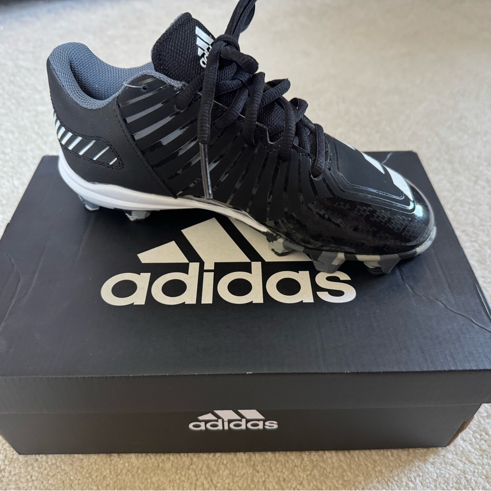Adidas Youth Baseball Cleats. NEW. Size 3.